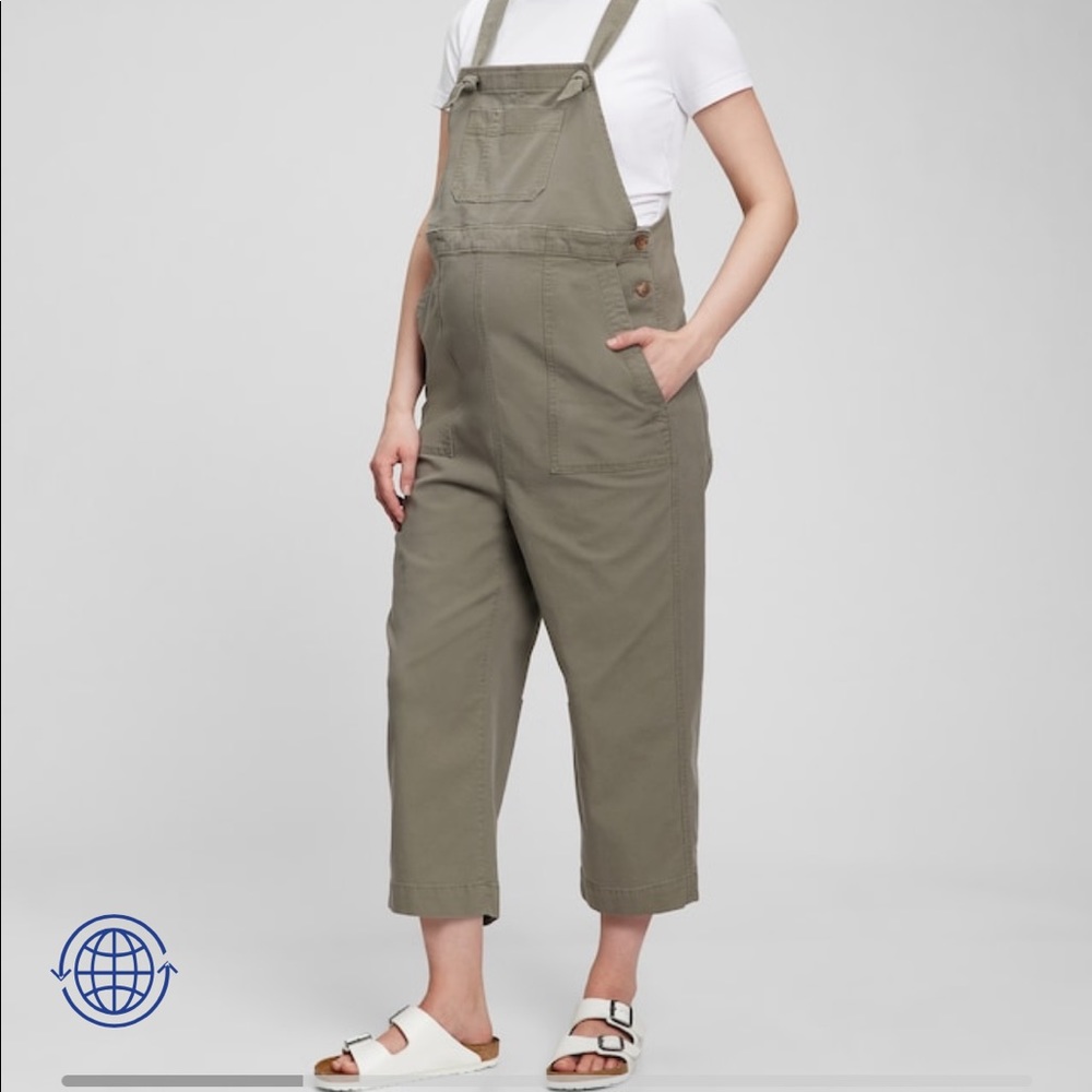 Gap Size XS maternity overalls. Super cute and cropped leg.